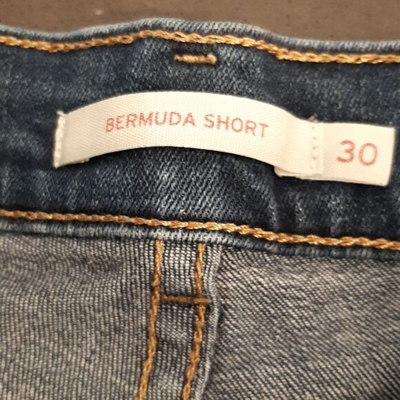 Levis Bermuda Jean Shorts - Picture 4 of 7